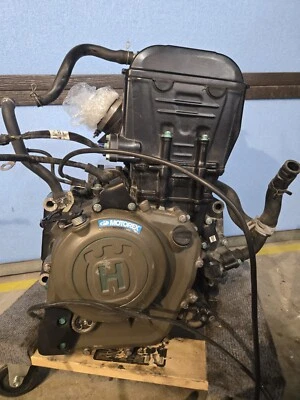 22 Husqvarna Vitpilen 401 2018-2023 motor transmisión 3 k millas #7139 Foto 1 de 4