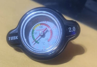 Tapa Radiador Alta Presión Tusk con Medidor de Temperatura 2.0 Bar Dirt Bike Foto 1 de 4