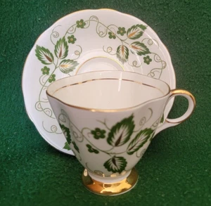 Vintage Teetasse & Untertasse mit Füßen, Made in ENGLAND, Knochenchina, nummeriert, NEUWERTIG - Bild 1 von 10
