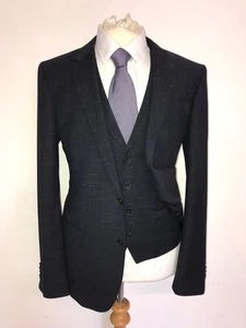 HUGO BOSS - TUTA LANA BLU NAVY 3 pezzi su misura - 40 Reg -W34 L31 -SPLENDIDA - Foto 1 di 14