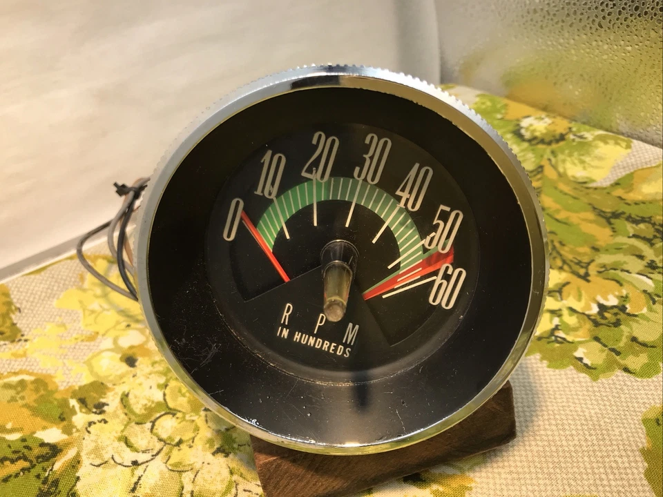 Oldsmobile Starfire 1964 1965 1966 consola central 6000 rpm tacómetro OEM Foto 1 de 4