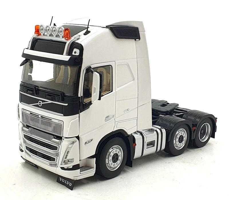 Marge Models 1/32 Scale 2321-01 - Volvo FH5 6x2 Truck - Clear White - Image 1 of 4