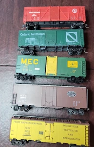 HO Scale Lot of 5 -Assorted Cargo Train cars Various Designs , parts only(98) - Picture 1 of 8