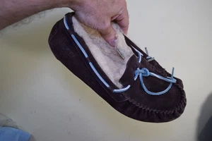 UGG Australia Slippers WOMENS 11 Dakota Moccasins Shearling Slip On 5133 Brown - Picture 1 of 17