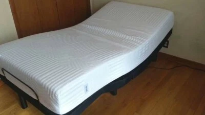 Cama doble ajustable Sealy y colchón doble de espuma viscoelástica de felpa Sleepy's cómodo de 8" Foto 1 de 4