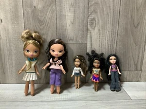 Lote de 4 mini muñecas LIL' Bratz MGA entretenimiento COMO ESTÁN sin zapatos - Imagen 1 de 10