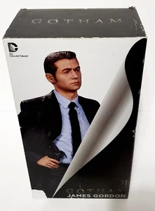 BEN MCKENZIE Signed "GOTHAM" Statue James Gordon DC Comics BAS #D55375 - Picture 1 of 6