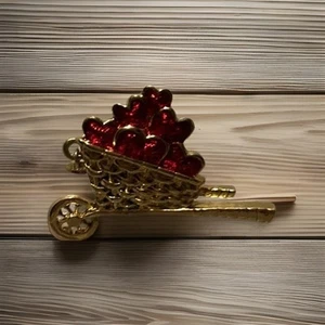 Pin Schubkarre der Herzen goldfarben, rote Steine, Avon, neu ohne Etikett - Bild 1 von 2