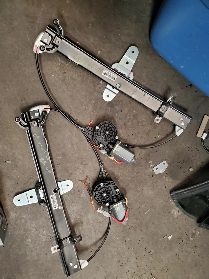 2003-04-05-06-2007-08-09-2011 LINCOLN TOWN CAR LEFT REAR WINDOW REGULATOR MOTOR  - Image 1 of 1