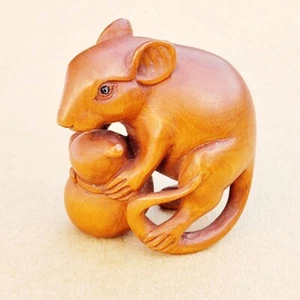 GX1065 - 20 Years Old 2" Hand Carved Boxwood Netsuke - Mouse with Gourd - Picture 1 of 10
