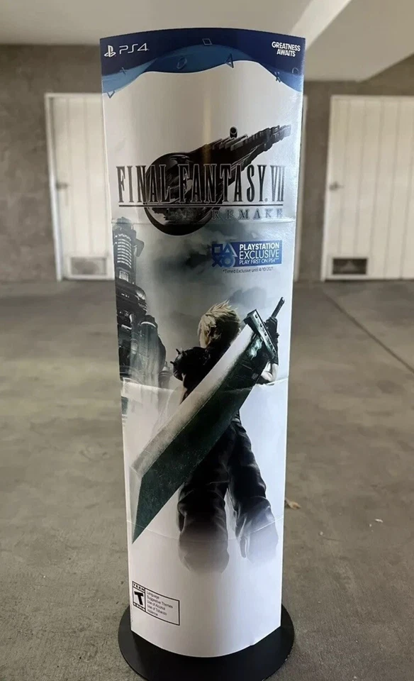 (USADO) Final Fantasy 7 Remake Promocional Standee 60x20 Foto 1 de 2