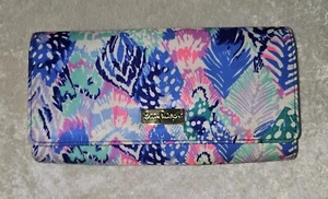 Lilly Pulitzer Travel Wallet Folio Organizer Wallet in Quill Out Expandable  - Picture 1 of 5