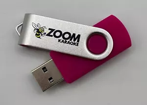 Zoom Karaoke MP3+G Memoria USB - Grandes éxitos de 2024 - 85 éxitos pop de karaoke - Imagen 1 de 6