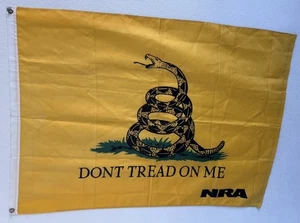 Bandiera Gadsden gialla con occhielli vintage edizione NRA Don’t Tread On Me - Foto 1 di 7