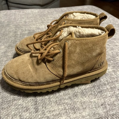 Botas Ugg para niños usadas talla 7 Foto 1 de 4