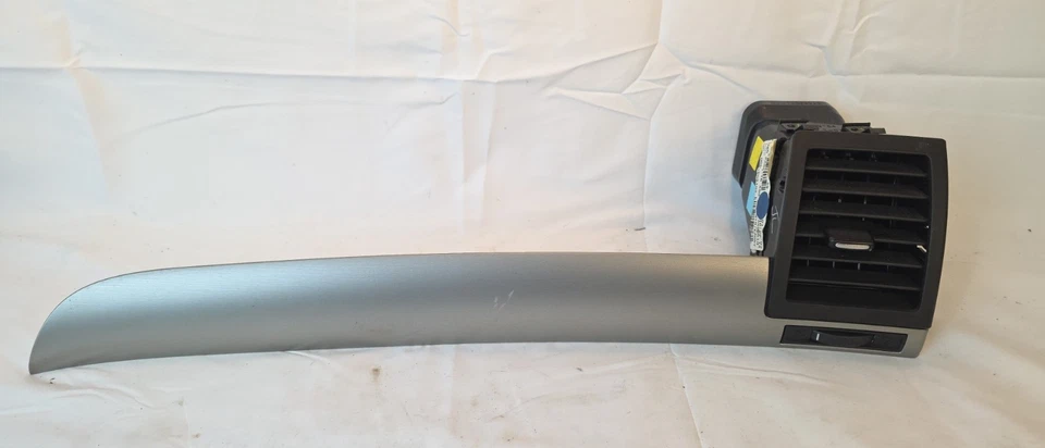 2007-2010 Saturn Outlook Dash Passenger Right Air Vent OEM Grade A Free Shipping - Image 1 of 4