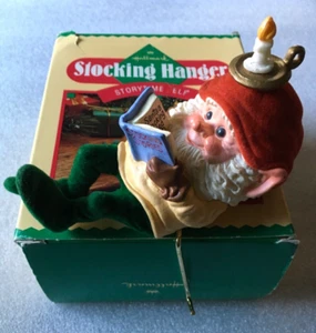  Hallmark Cards Inc. 1987 NOS appendiabiti per calze di Natale in scatola Storytime ELF  - Foto 1 di 17