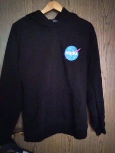 Mister Tee Kapuzenpullover schwarz Sweatshirt In gr. M mit NASA Emple - Bild 1 von 2