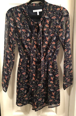 Mameluco floral azul marino BCBGeneration con corbata en el cuello talla XS Foto 1 de 4