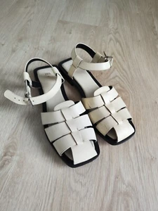 Flache Riemchensandale aus Leder. Cream Weiß. Gr.40. Top! NP 50€ - Bild 1 von 9