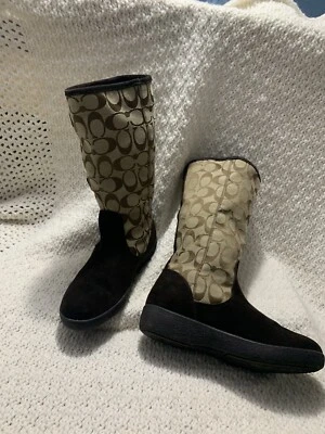 BOTAS COACH TINAH Caqui Q1357 LOGOTIPO DE FIRMA USADAS EN EXCELENTE ESTADO 🌺 BOTAS DE PIEL DE OVEJA TALLA 6 B $459 Foto 1 de 4