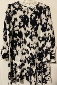 Bar lll Womens Medium White Floral Bell 3/4 Sleeved Tunic Style Blouse! M948 - Picture 1 of 3