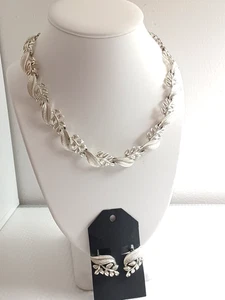 Vintage signiertes CORO Blatt Floral silberfarben Halsband Halskette & Clip Ohrringe SET - Bild 1 von 10