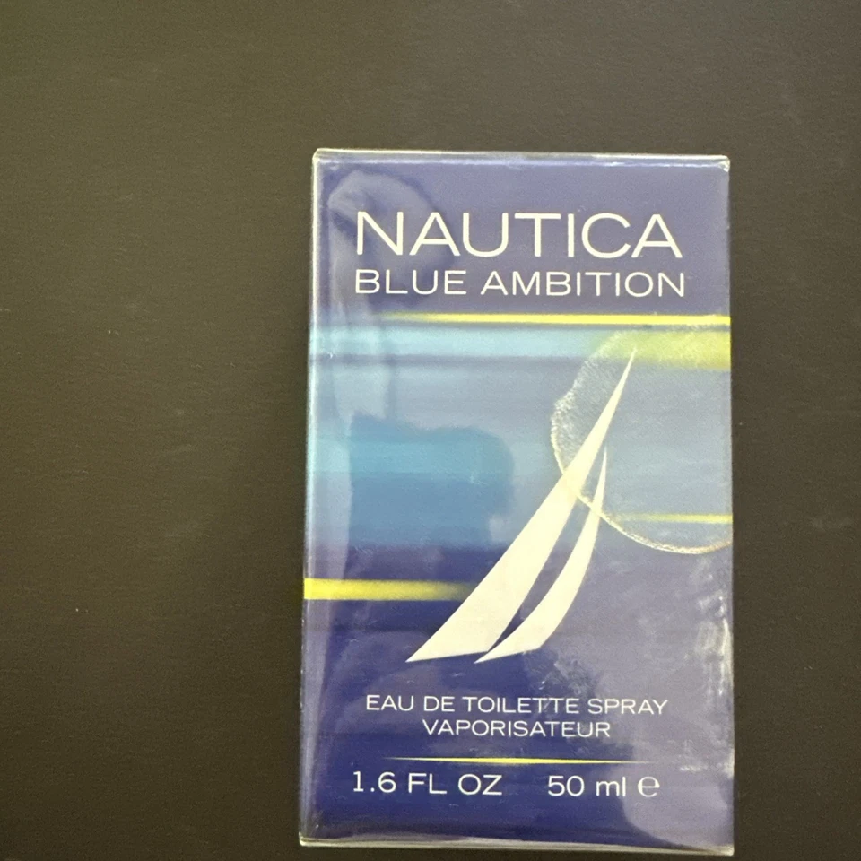 Spray Nautica Blue AmbitionEau de Toilette 1,6 oz Foto 1 de 2