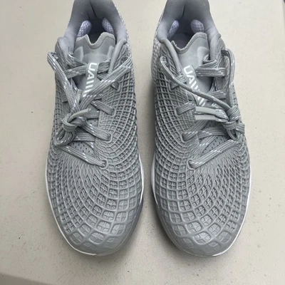 Under Armor Girls Metal Cleats 5.5.    692 - Image 1 of 4