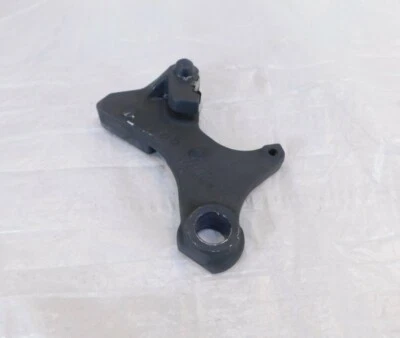 Soporte de montaje de pinza de freno de disco trasero Triumph Street Triple Daytona 675 R Foto 1 de 4