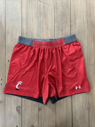 Under Armour Cincinnati Bearcats Shorts Womans Small Red Cover