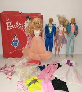 Muñeca Barbie & Ken 1966 de colección lote mixto de 30 accesorios de ropa estuche rojo - Imagen 1 de 10
