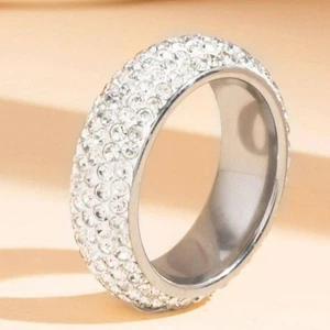 Anello in titanio con mini strass - Eleganza e durata misura 11,5 - Foto 1 di 10