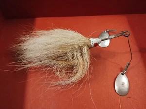 Vintage Shannon 2.5 Angelköder, Pferdehaare, Spinner - weiß & rot - Bild 1 von 5