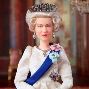 Barbie Signature Queen Elizabeth II Platinum Jubilee Doll Collectors NIB - Picture 1 of 1