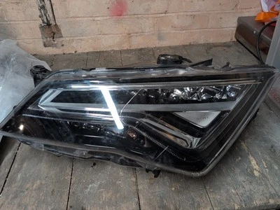 GENUINE SEAT ATECA HEADLIGHT PASSENGER SIDE XENON 2016-ON P/N 577941007D - image 1 of 4