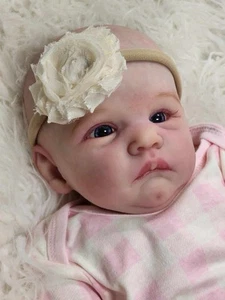 Reborn Cuddle Baby “Polly” by Artist Teresa Jimenez Sculpt by Bonnie Sieben - Bild 1 von 10