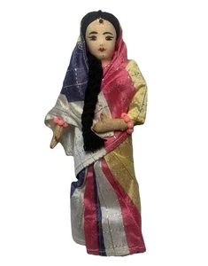 Bambola popolare indiana vintage dipinta a mano con bellissimo sari e dettagli - Foto 1 di 7