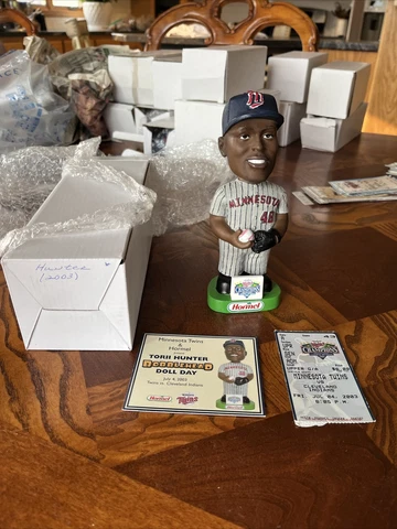 Torii Hunter  MINNESOTA TWINS MLB 7/4/2003 Bobblehead with Card & stub Cover