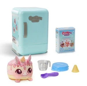 Cookeez Makery Freezy Cakez Frigo 1 di 3 Sorprese Parlanti Peluche Bambini 5 6 7 8 - Foto 1 di 14