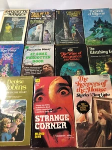 Lot of 11 Vintage GOTHIC Suspense Paperbacks Mixed Authors 1960-1970's - Bild 1 von 6