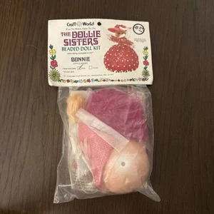 Kit de muñeca con cuentas Craft World 1974 Dollie Sisters #5501 Bonnie en rosa - Imagen 1 de 7