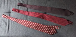Seiden Krawatten u.a. von Esprit 3 Stück NEUwertig Reine Seide rot uni gestreift - Bild 1 von 2