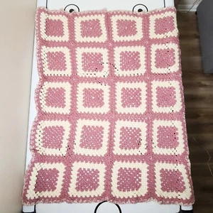 Granny Square Afghan Crochet Throw Blanket 64"x56" Mauve White Square Pattern - Picture 1 of 7