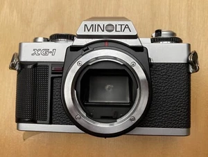 Minolta XG 1n Spiegelreflexkamera mit 200 mm Teleobjektiv - Bild 1 von 11
