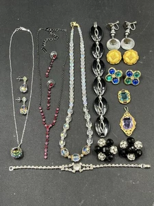 Lot Of 13 Pieces Glass Bead Etc Jewelry Necklaces Bracelets Earrings Pendants - Picture 1 of 17