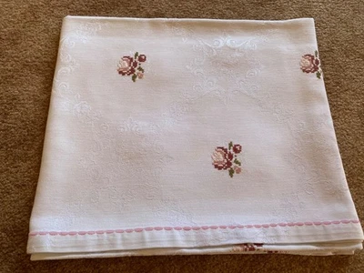 •♥• Vintage Tischdecke Handarbeit gestickt hellblau ca. 150 cm x 130 cm •♥• - Bild 1 von 4