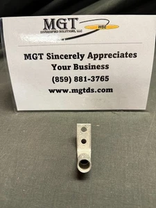 BURNDY / YAV26L2NT14FX90 /2/0 AWG CU / 2 ORIFICIOS / 1/4 PERNO / 5/8 ESPACIADO / 90 GRADOS - Imagen 1 de 2