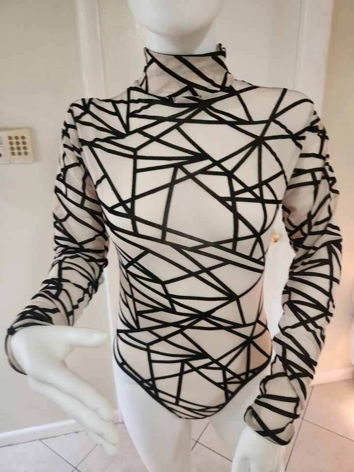 Body de malla con rayas negras Foto 1 de 4