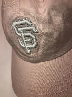 Gorra de béisbol rosa MLB de los Gigantes de San Francisco para mujer gemelos empresa ajustable Foto 1 de 4